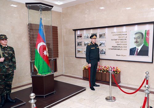 Daxili İşlər naziri əsgər və zabitlərlə görüşüb Daxili İşlər naziri əsgər və zabitlərlə görüşüb