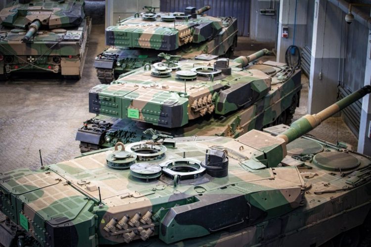 Polşa “Leopard 2A4” tanklarını modernləşdirir 2 Polish army receives its first modernized Leopard 2PL MBT Main Battle Tanks 3 e1590842822318