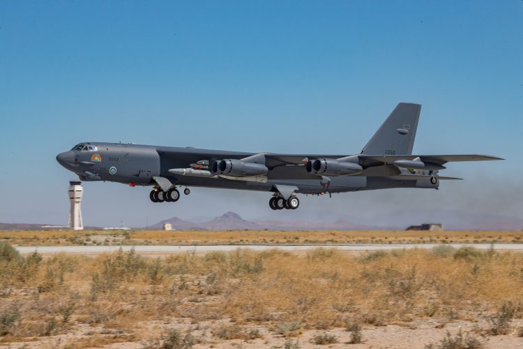 Amerika B-52H təyyarəsini AGM-183A raketi ilə silahlandırıb 6 117437836 3890533464306492 4363599769458706101 o e1597049592550