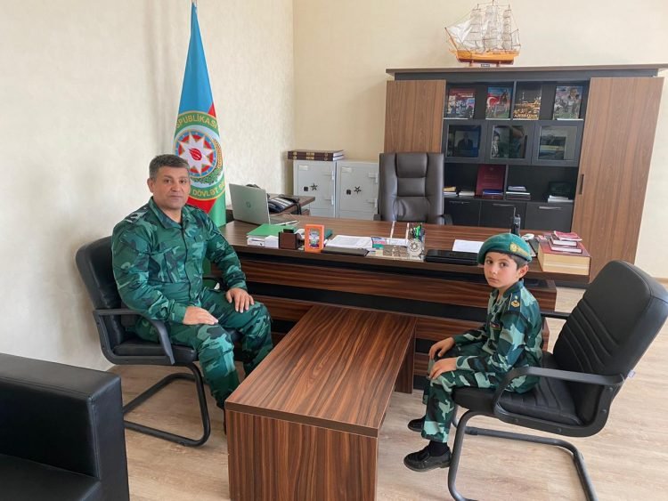 General hərbi salamı ilə sosial şəbəkədə məşhurlaşan məktəbli ilə görüşüb