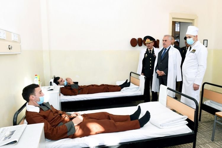 Naxçıvan Ali Məclisinin Sədri Vasif Talıbov yaralı hərbçilərlə görüşüb