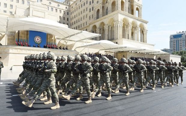 Azərbaycan Prezidenti Müdafiə Nazirliyinin hərbi qulluqçularını təltif edib Azərbaycan Prezidenti Müdafiə Nazirliyinin hərbi qulluqçularını təltif edib