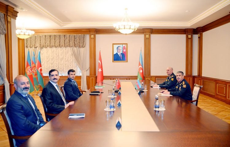 Müdafiə naziri Səlcuq Bayraqdarın rəhbərlik etdiyi nümayəndə heyəti ilə görüşüb Müdafiə naziri Səlcuq Bayraqdarın rəhbərlik etdiyi nümayəndə heyəti ilə görüşüb