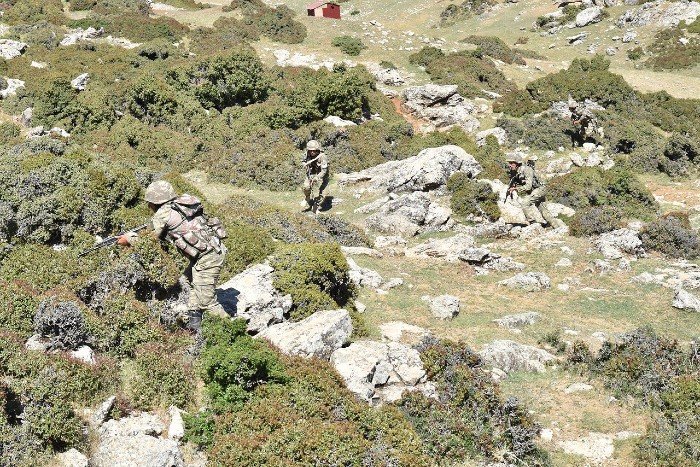 Azərbaycan Ordusunun hərbçilərinin Türkiyədə antiterror təlimləri davam edir
