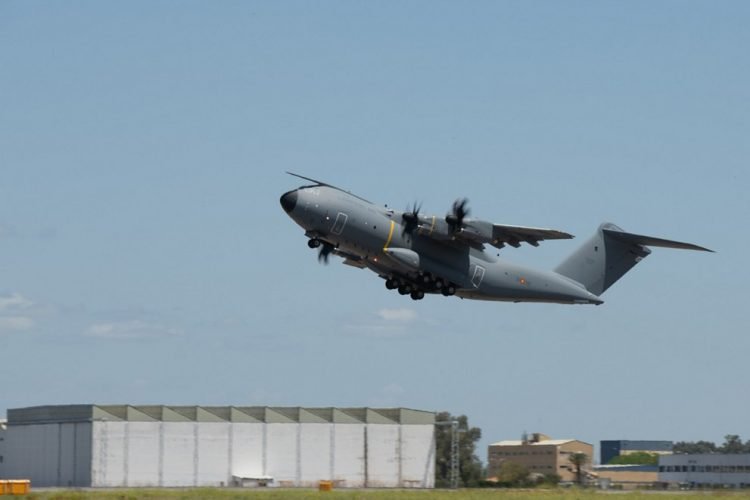 Növbəti A-400M hərbi nəqliyyat təyyarəsi sifarişçiyə çatdırılıb