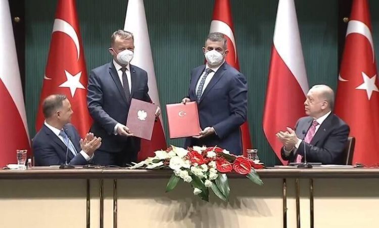 Türkiyə və Polşa “Bayraktar TB2” PUA-nın tədarükünə dair müqavilə bağladı