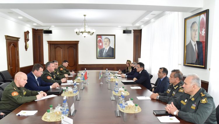 Mədət Quliyev Belarusun Müdafiə naziri ilə görüşüb