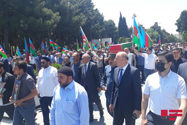 Kəlbəcərdə şəhid olan operator Sirac Abışov torpağa tapşırılıb 2 1 4