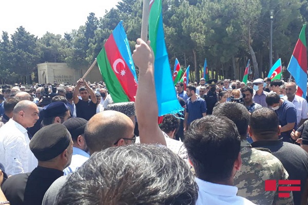 Kəlbəcərdə şəhid olan operator Sirac Abışov torpağa tapşırılıb 3 3 3
