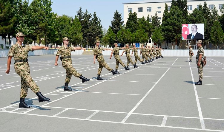 Çağırışçı gənclərin qəbulu və təlimi davam etdirilir Çağırışçı gənclərin qəbulu və təlimi davam etdirilir