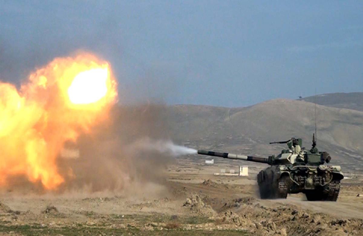 Ermənistan ordusu tank və minaatanlarla Azərbaycan mövqelərini atəşə tutur Ermənistan ordusu tank və minaatanlarla Azərbaycan mövqelərini atəşə tutur