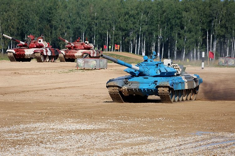 Azərbaycan hərbçiləri “Tank biatlonu” müsabiqəsində ilk yarışa başlayıblar Azərbaycan hərbçiləri “Tank biatlonu” müsabiqəsində ilk yarışa başlayıblar