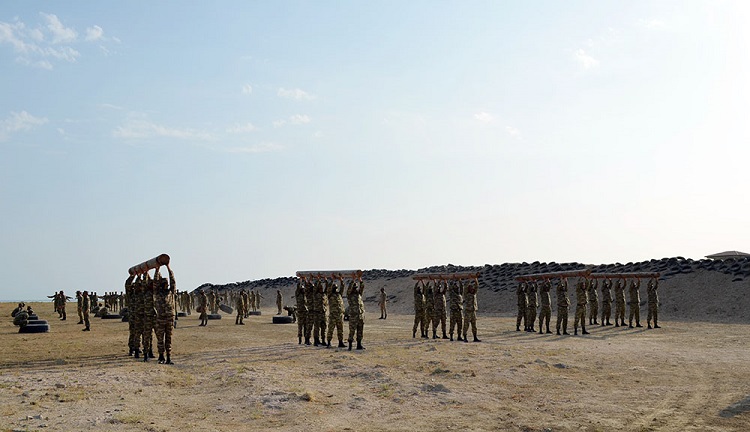 Müdafiə naziri “Dəniz təməl komando kursu”nun buraxılış mərasimində iştirak edib