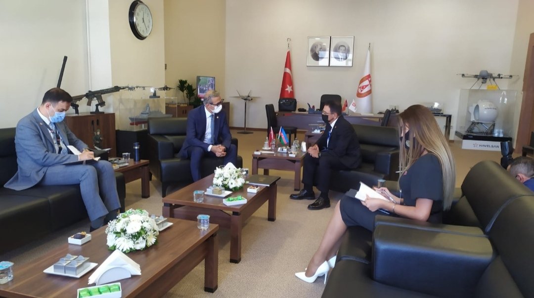 İDEF-2021: Mədət Quliyev Türkiyə SSB Başqanı ilə görüşüb