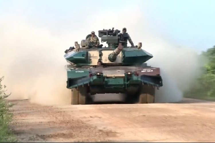 Hindistan Ordusu “Arjun” MK-1A tankları alır Hindistan Ordusu “Arjun” MK-1A tankları alır