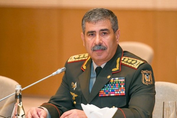 Zakir Həsənov: “Silahlanmaya yeni qəbul edilən silah və texnikanın imkanları öyrənilsin”