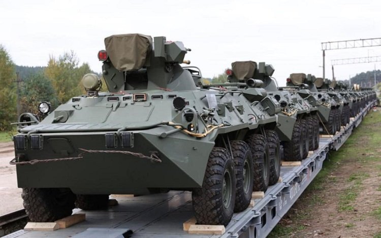 BTR-82A transportyorların ilk partiyası Belarus Ordusuna təhvil verilib