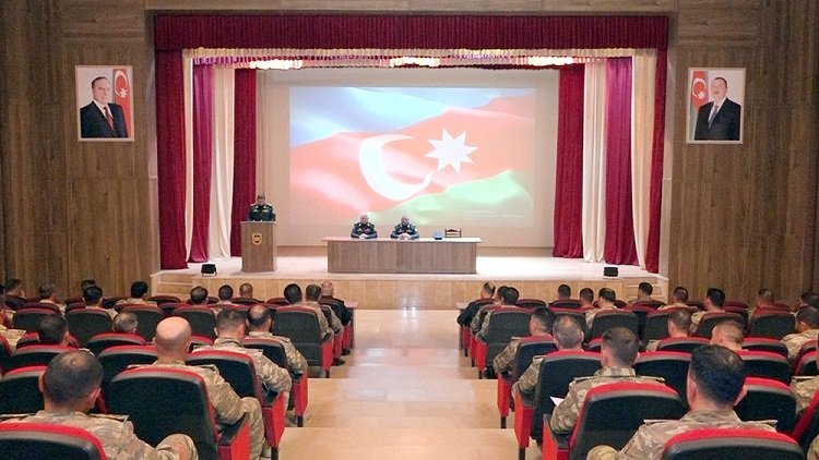 Naxçıvanda komandir hazırlığı məşğələləri keçirilib