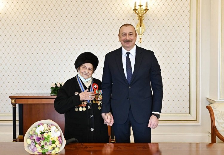 Prezident İlham Əliyev Fatma Səttarovanı “İstiqlal” ordeni ilə təltif edib – YENİLƏNİB