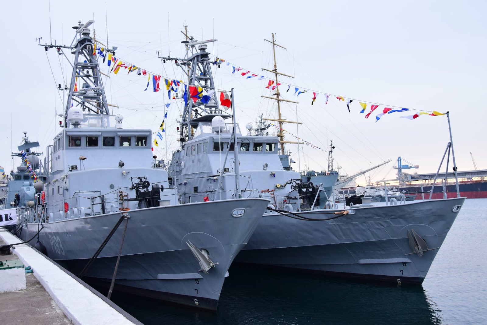Ukrayna hərbi donanmasını gücləndirir