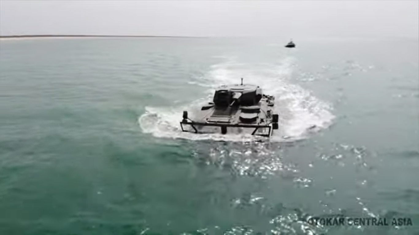 “Arma 8×8” amfibiya döyüş maşını Xəzər dənizi sınaqlarında – FOTO/VİDEO