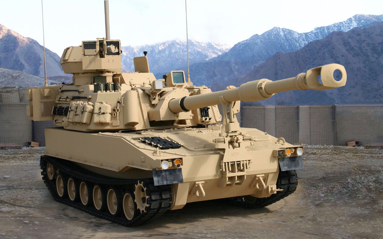 m109 howitzer self propelled howitzer m109a6 paladin american modern weapons armored vehicles scaled