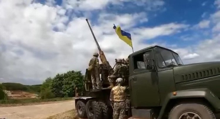 Xarkov ərazi müdafiə bölmələri S-60 zenit toplarından istifadə edir
