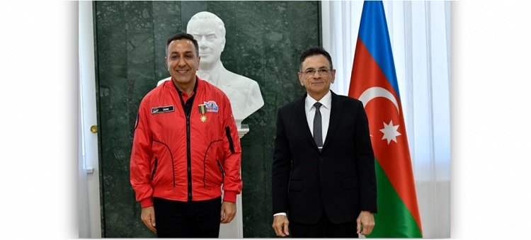 Mədət Quliyev Türkiyə milli müdafiə nazirinin müavini Muhsin Dereni medalla təltif edib