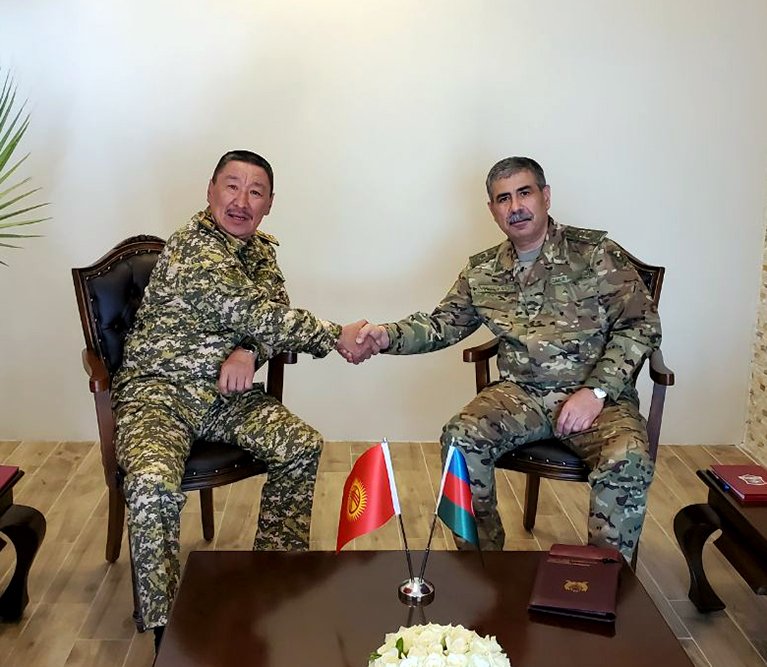 Azərbaycan və Qırğızıstan müdafiə nazirlərinin ikitərəfli görüşü keçirilib