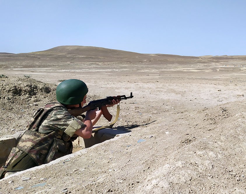 Azərbaycan Ordusunun kursantları təlim atış çalışmalarını yerinə yetirib