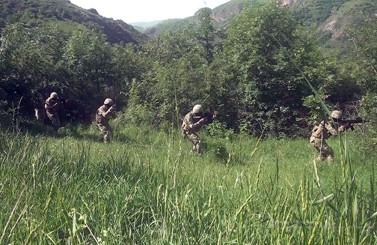 Azərbaycan Ordusunun Komando bölmələrində taktiki-xüsusi təlimlər davam edir