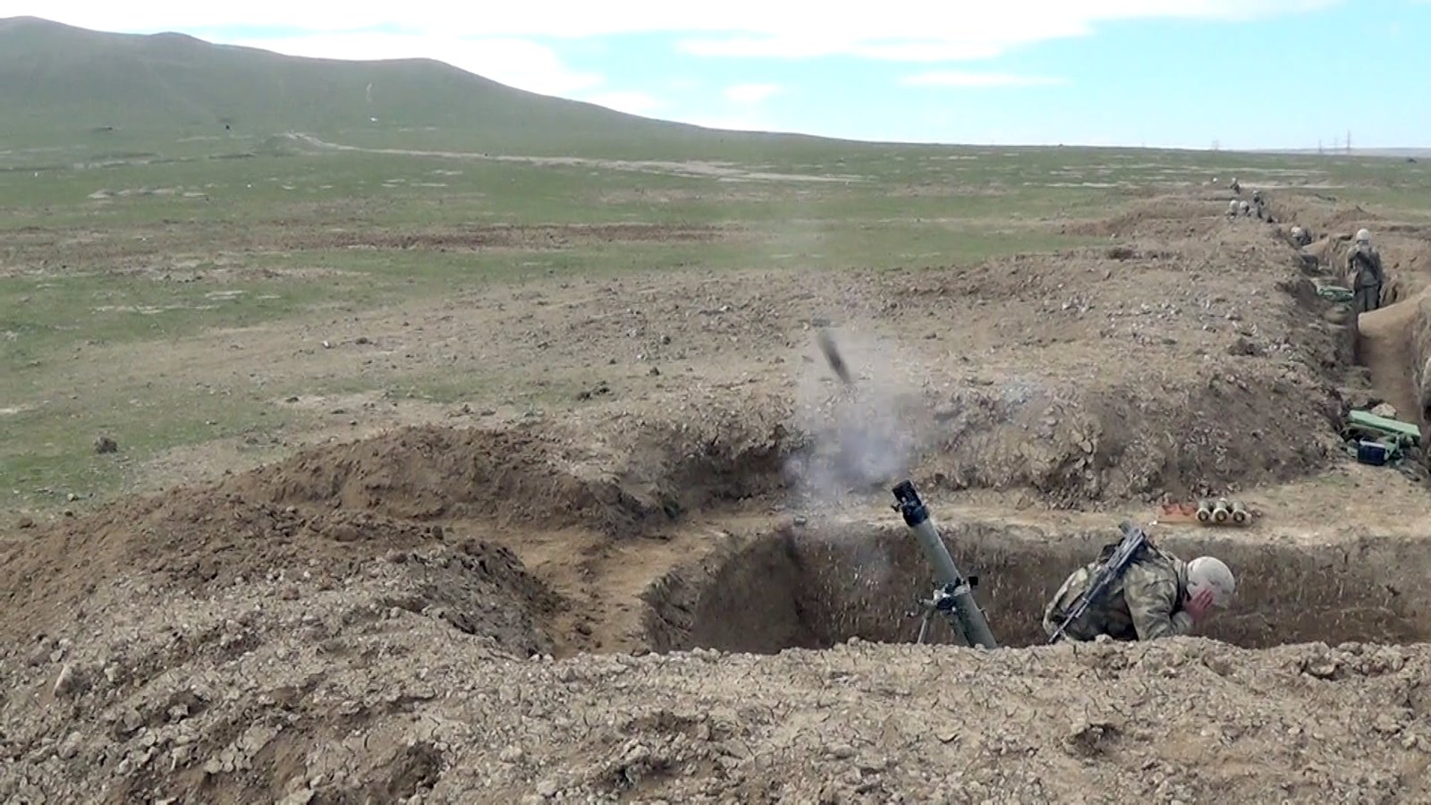 MN: Ermənistan silahlı qüvvələrinin bölmələri mövqelərimizi top və minaatanlardan atəşə tutmaqda davam edir