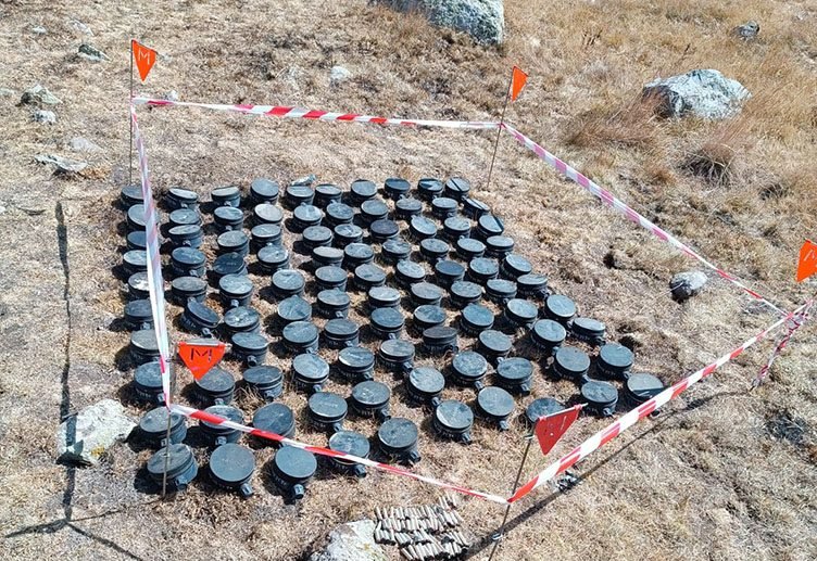 Laçında ermənilərin basdırdığı daha 100 ədəd mina zərərsizləşdirilib Laçında ermənilərin basdırdığı daha 100 ədəd mina zərərsizləşdirilib