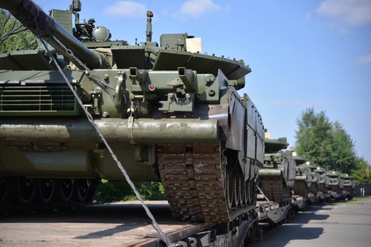 T-80 tankları təkmilləşdirilərək Rusiya Ordusunun silahlanmasına verilir T-80 tankları təkmilləşdirilərək Rusiya Ordusunun silahlanmasına verilir