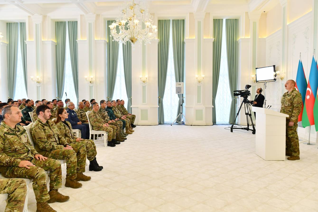 Prezident İlham Əliyev: Müsəlman ölkələri rəhbərlərinin məscidləri dağıdana qucaq açması riyakarlıq və satqınlıqdır Prezident İlham Əliyev: Müsəlman ölkələri rəhbərlərinin məscidləri dağıdana qucaq açması riyakarlıq və satqınlıqdır