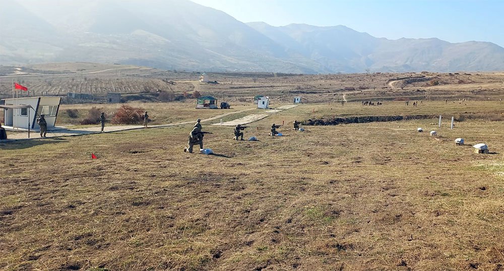 Quru Qoşunlarında komandolar arasında yarış keçirilib