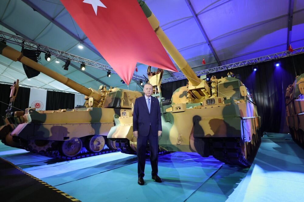 Türk Ordusu yeni nəsil “Fırtına” özüyeriyən haubitsalarla silahlanır