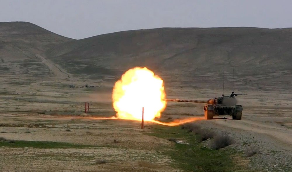 Azərbaycan Ordusunda tank bölmələrinin döyüş hazırlığı artırılır – VİDEO