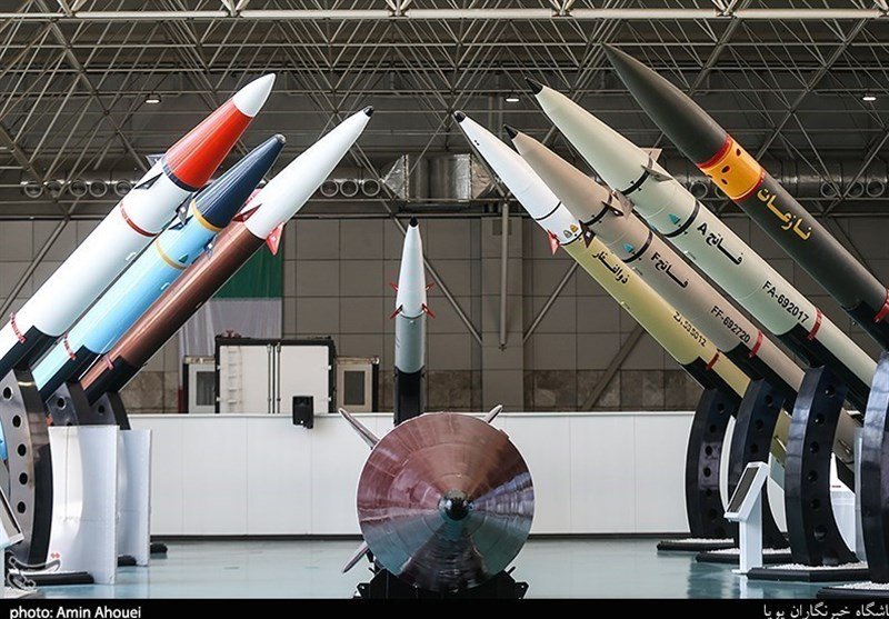 İran hipersəsli yeni ballistik raketini silahlanmaya qəbul edir İran hipersəsli yeni ballistik raketini silahlanmaya qəbul edir