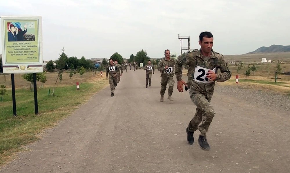 Azərbaycan Ordusunda hərbi qulluqçuların fərdi hazırlığı yoxlanılır – VİDEO