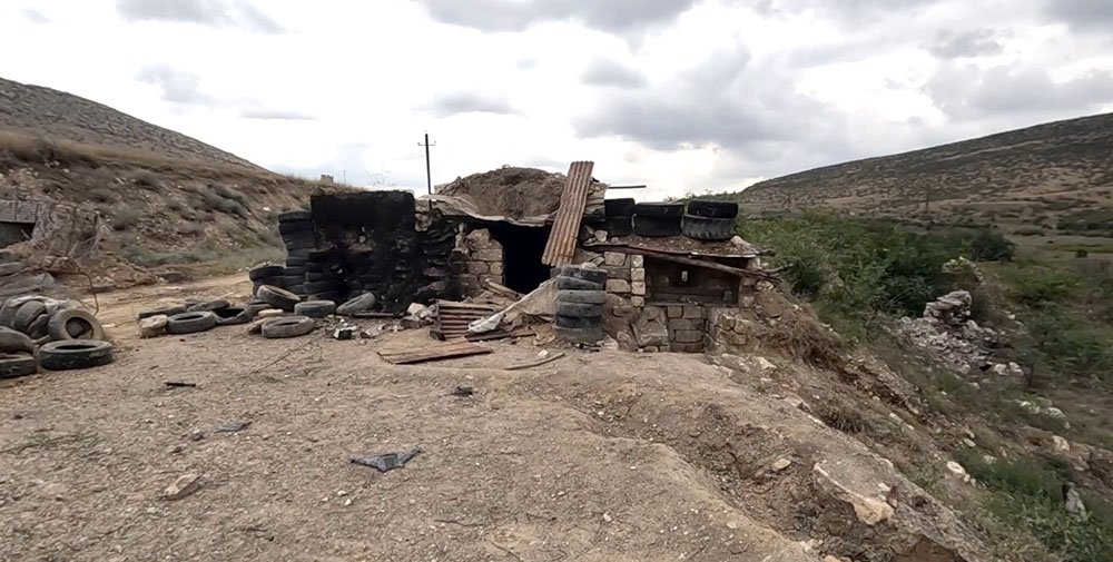 Tərtər rayonu Canyataq yaşayış məntəqəsinin yaxınlığında tərk edilmiş döyüş mövqeyi – VİDEO