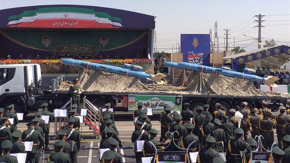 İranın yeni “Paveh” qanadlı raketi nümayiş olunub