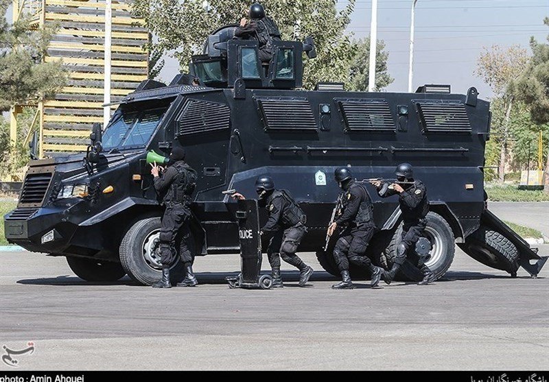 İran Polisinin Xüsusi Bölməsi ölkənin ilk lazer silahını hazırlayıb