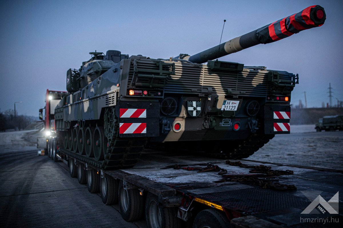 Macarıstan “Leopard 2A7HU” tanklarının daha bir patiyasını təhvil alıb