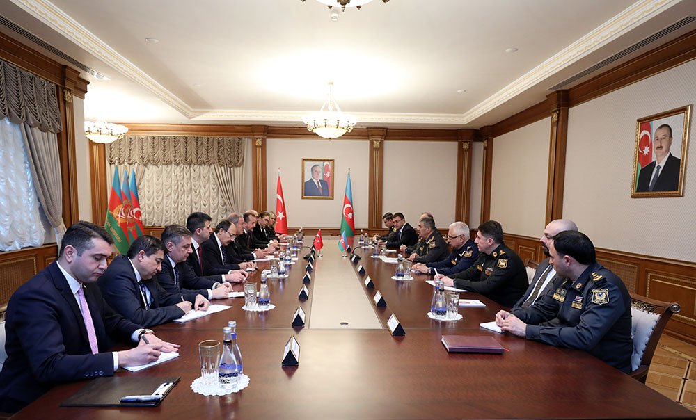 Zakir Həsənov Türkiyə parlamentinin Milli müdafiə komissiyasının sədri ilə görüşüb