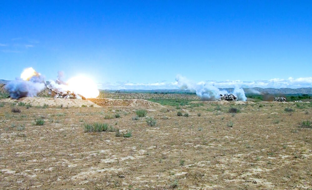 Artilleriya bölmələrinin döyüş atışlı taktiki təlimi yekunlaşıb – VİDEO