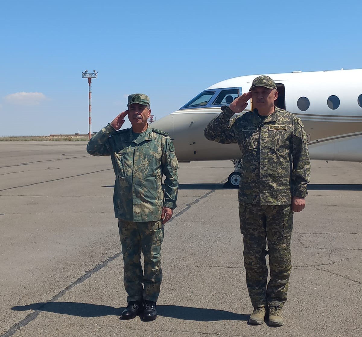 Azərbaycanın müdafiə naziri Qazaxıstanda səfərdədir – FOTOLAR