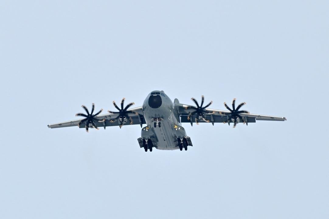 Qazaxıstanlı pilotlara A400M təyyarəsi ilə bağlı təlimlər keçirilir