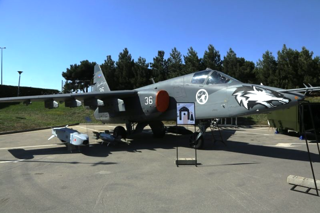 Azərbaycan HHQ-nin Su-25 təyyarəsindən SOM raketi atılıb Azərbaycan HHQ-nin Su-25 təyyarəsindən SOM raketi atılıb