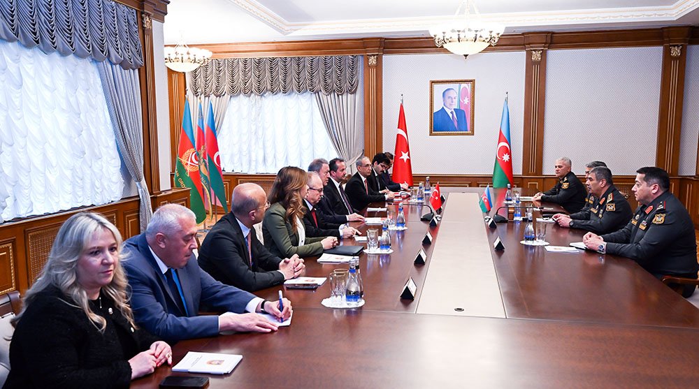 Zakir Həsənov Türkiyə parlamentinin Milli müdafiə komissiyasının sədri ilə görüşüb Zakir Həsənov Türkiyə parlamentinin Milli müdafiə komissiyasının sədri ilə görüşüb